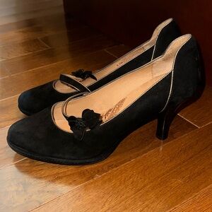 NWT Women’s Sofft Black Velvet Heels Size 8.5